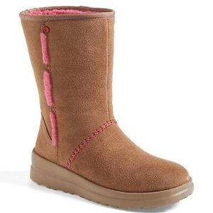 UGG Womens I Heart Kisses Short Suede Boots Latte Brown/Hot Pink